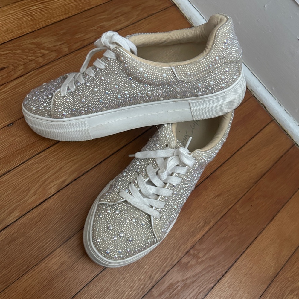 Betsy Johnson Sidney Ivory Pearl size 10